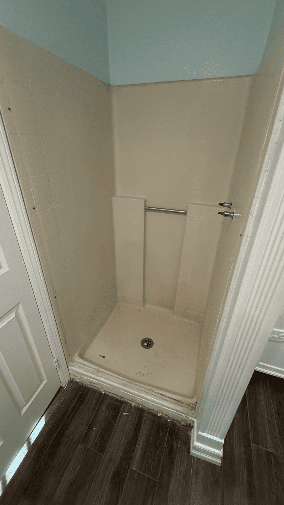 Before 2 Guest Bathroom Remodel Santa Clarita_CA